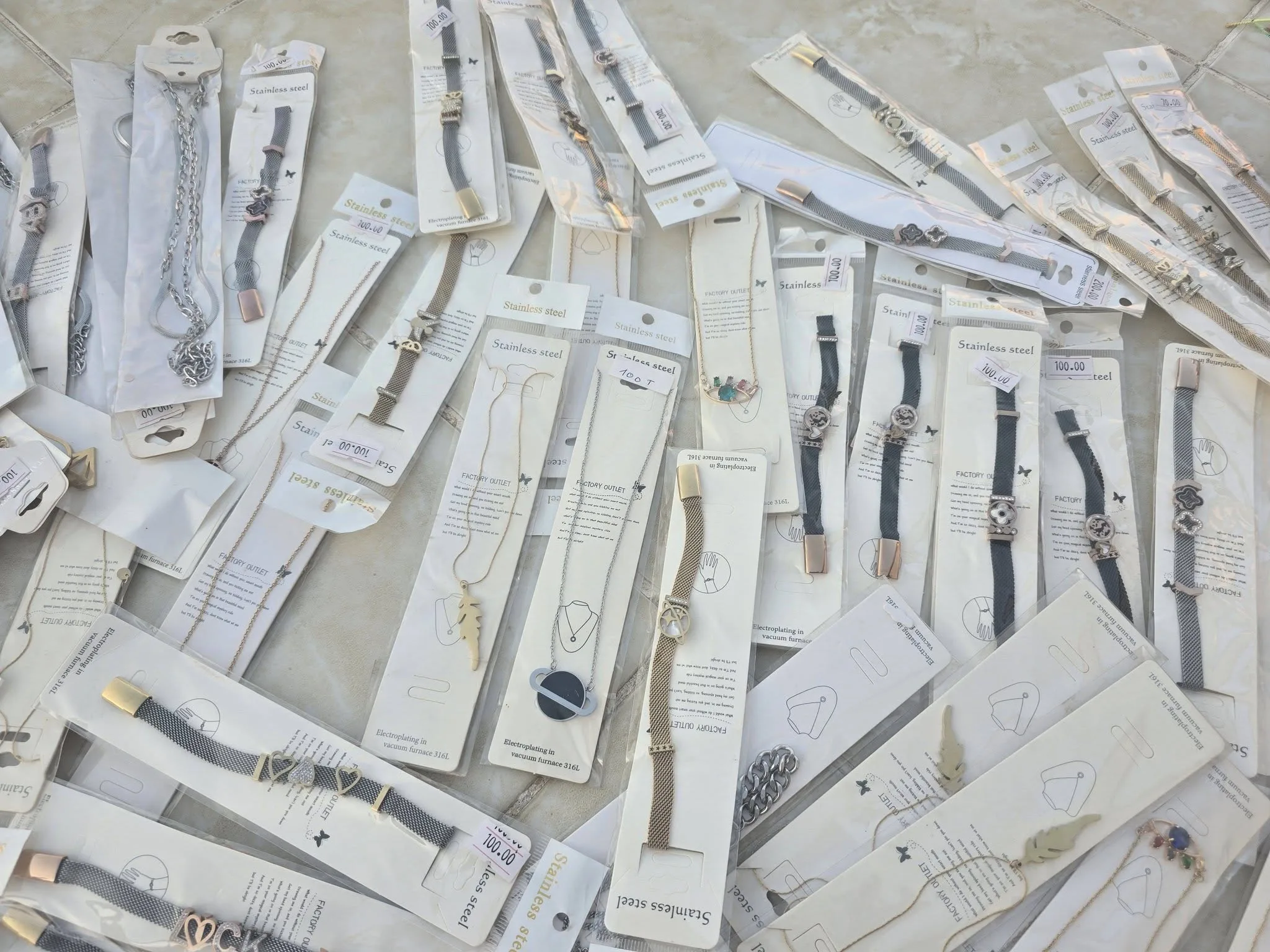 Toptan Karışık Kadın Kolye ve Bileklik – 250 Adet Parti, Hasır Ağırlıklı ürünü